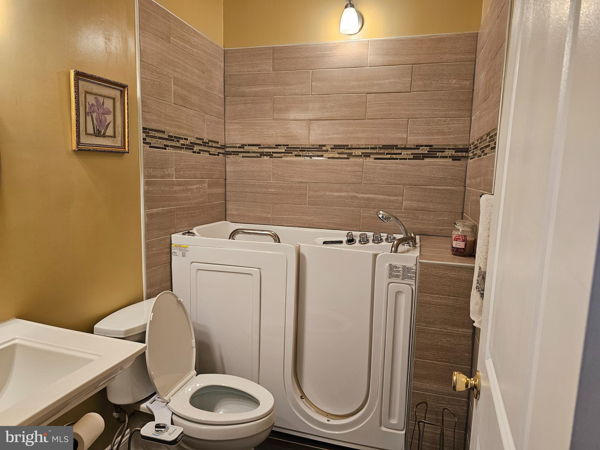 ROCKBURN MANOR - Residential Lease