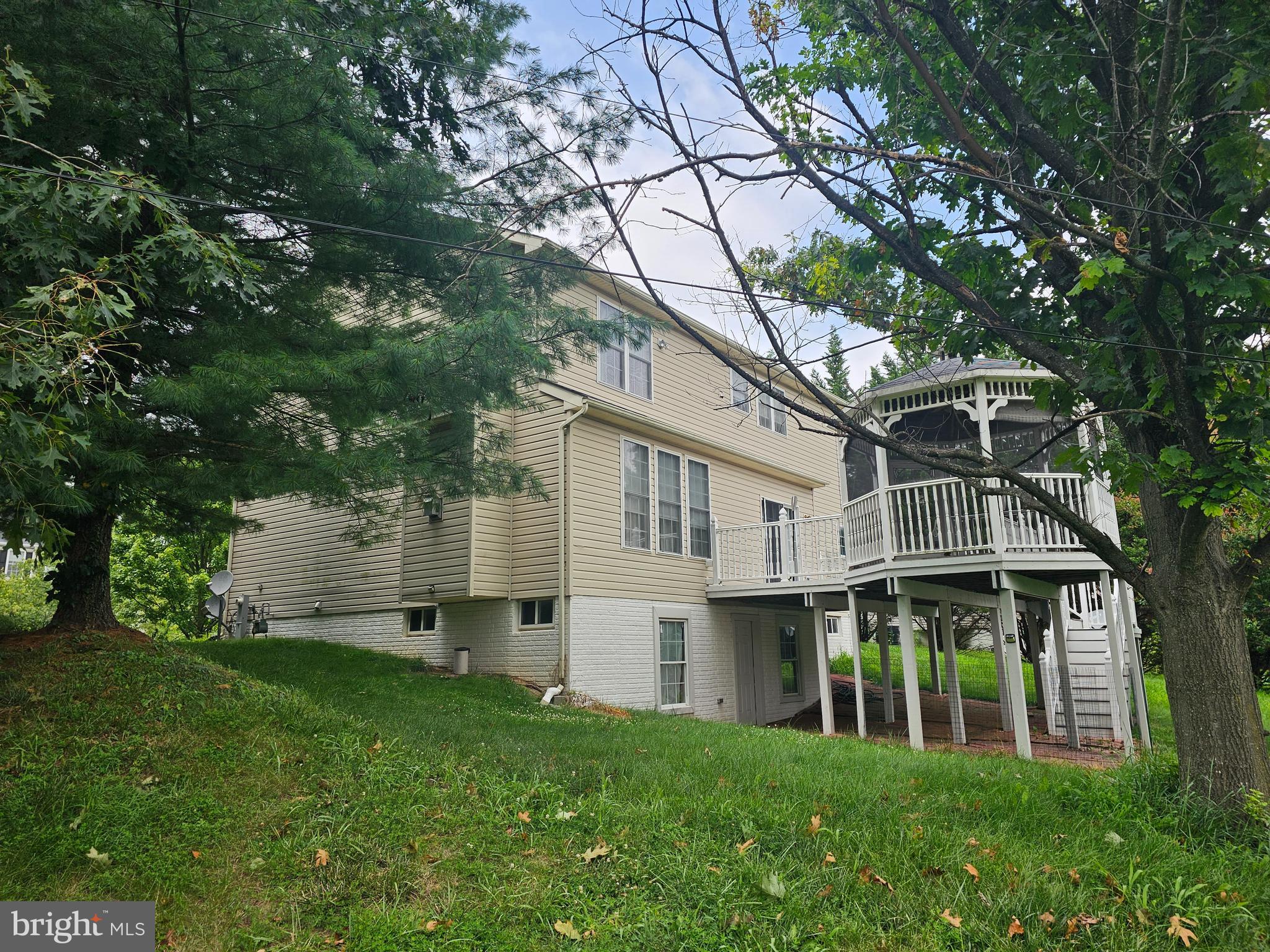 ROCKBURN MANOR - Residential Lease