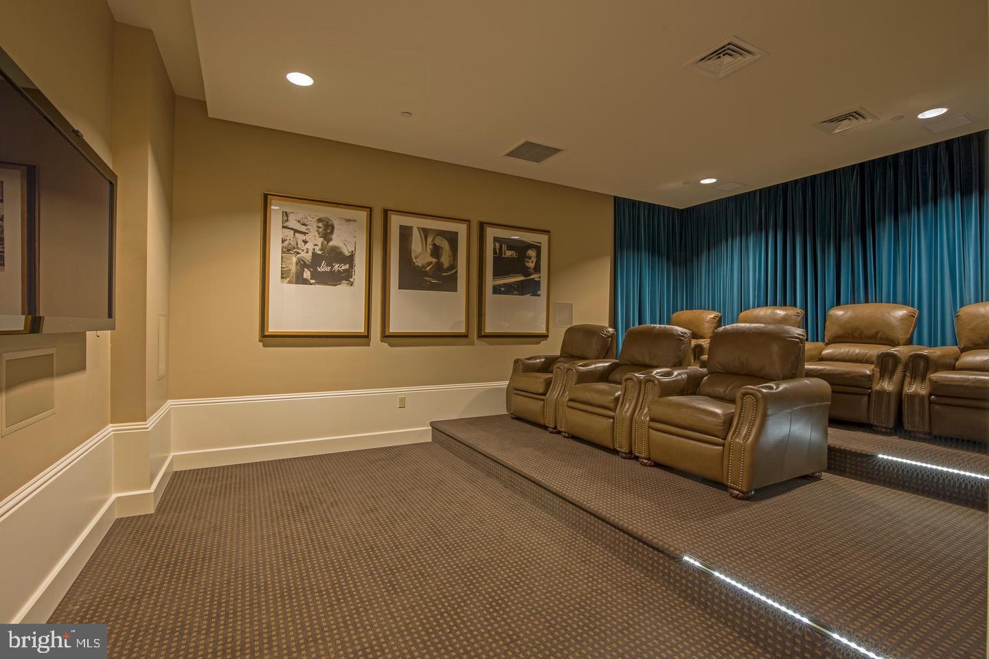 MONTGOMERY WALK - Residential