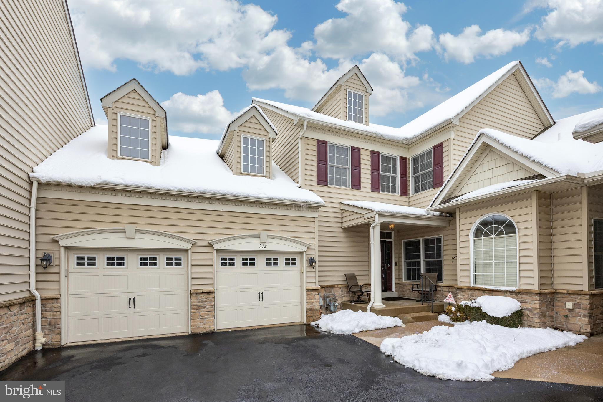 MONTGOMERY WALK - Residential