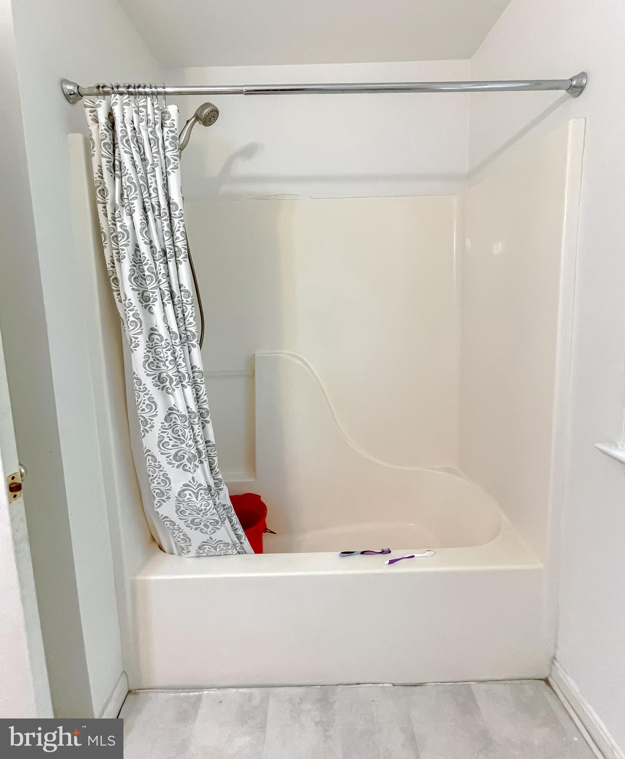 PINE LAKE - Residential