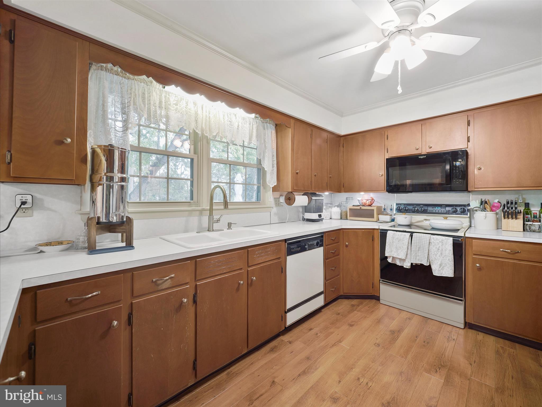 MOSS SPRING ESTATES - Residential Lease