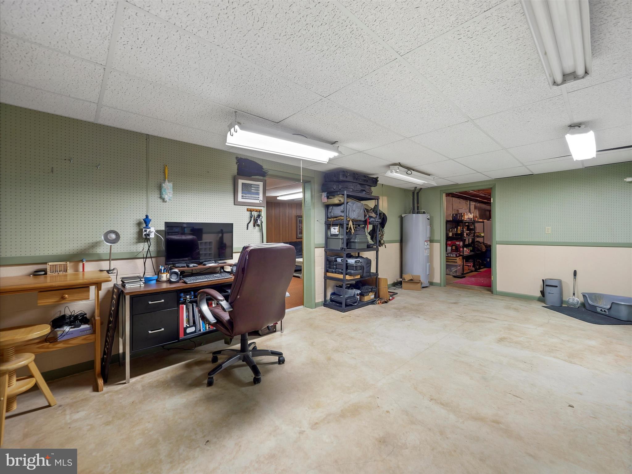 MOSS SPRING ESTATES - Residential Lease