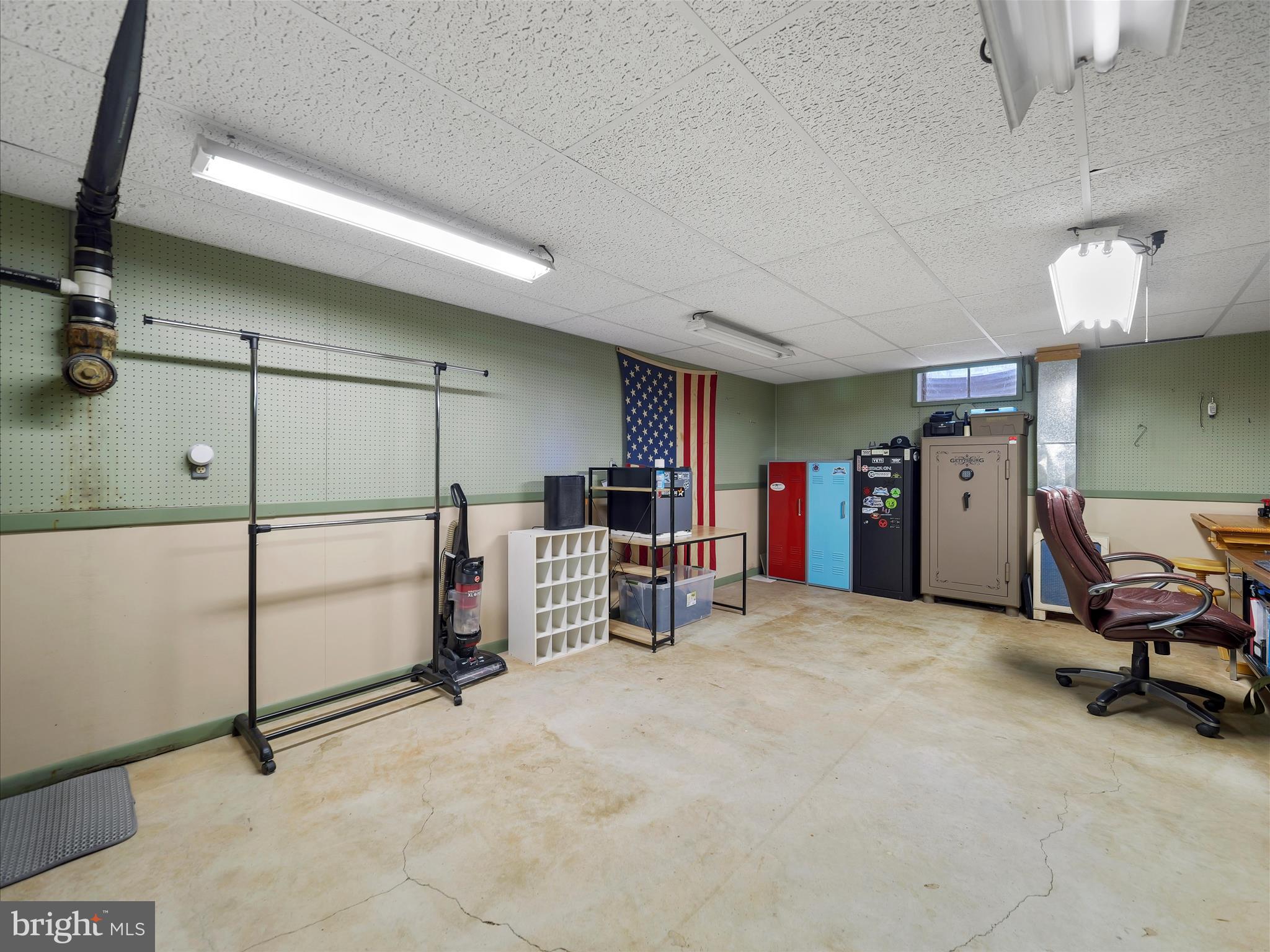 MOSS SPRING ESTATES - Residential Lease