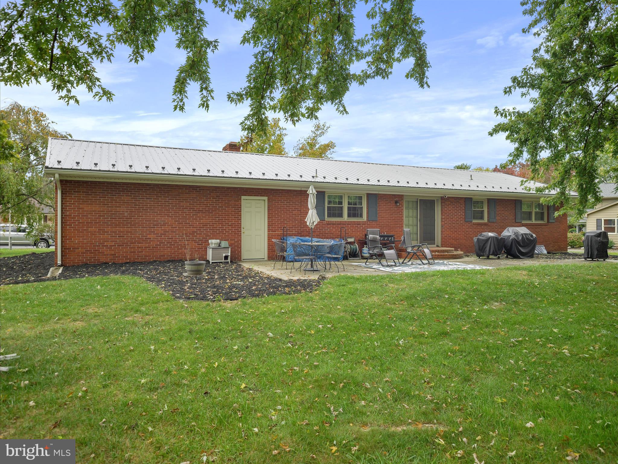 MOSS SPRING ESTATES - Residential Lease