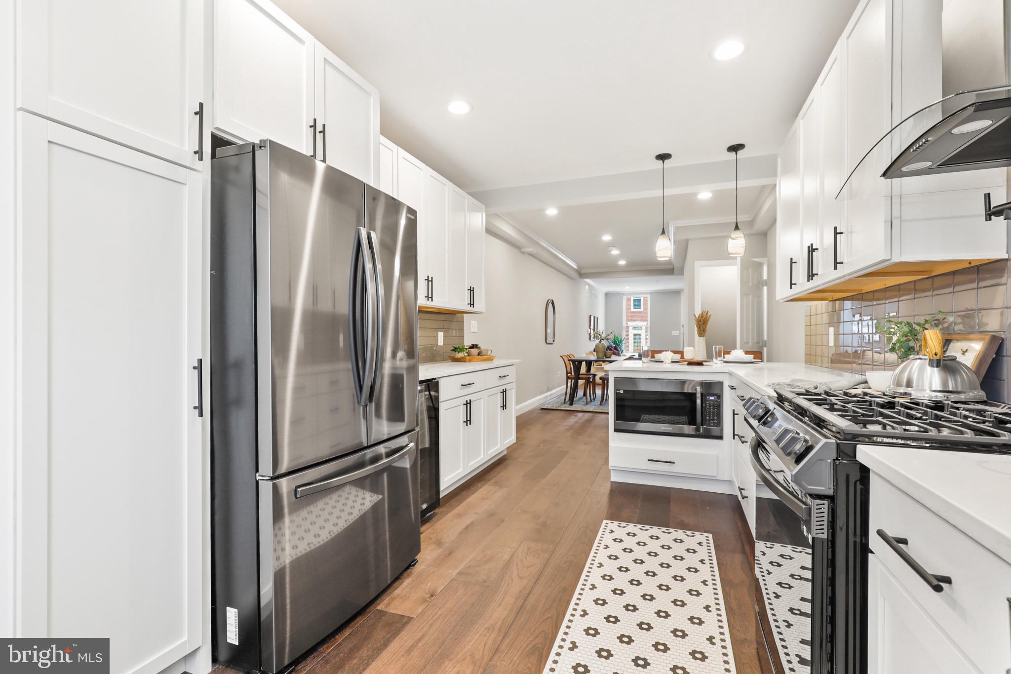 LOCUST POINT - Residential