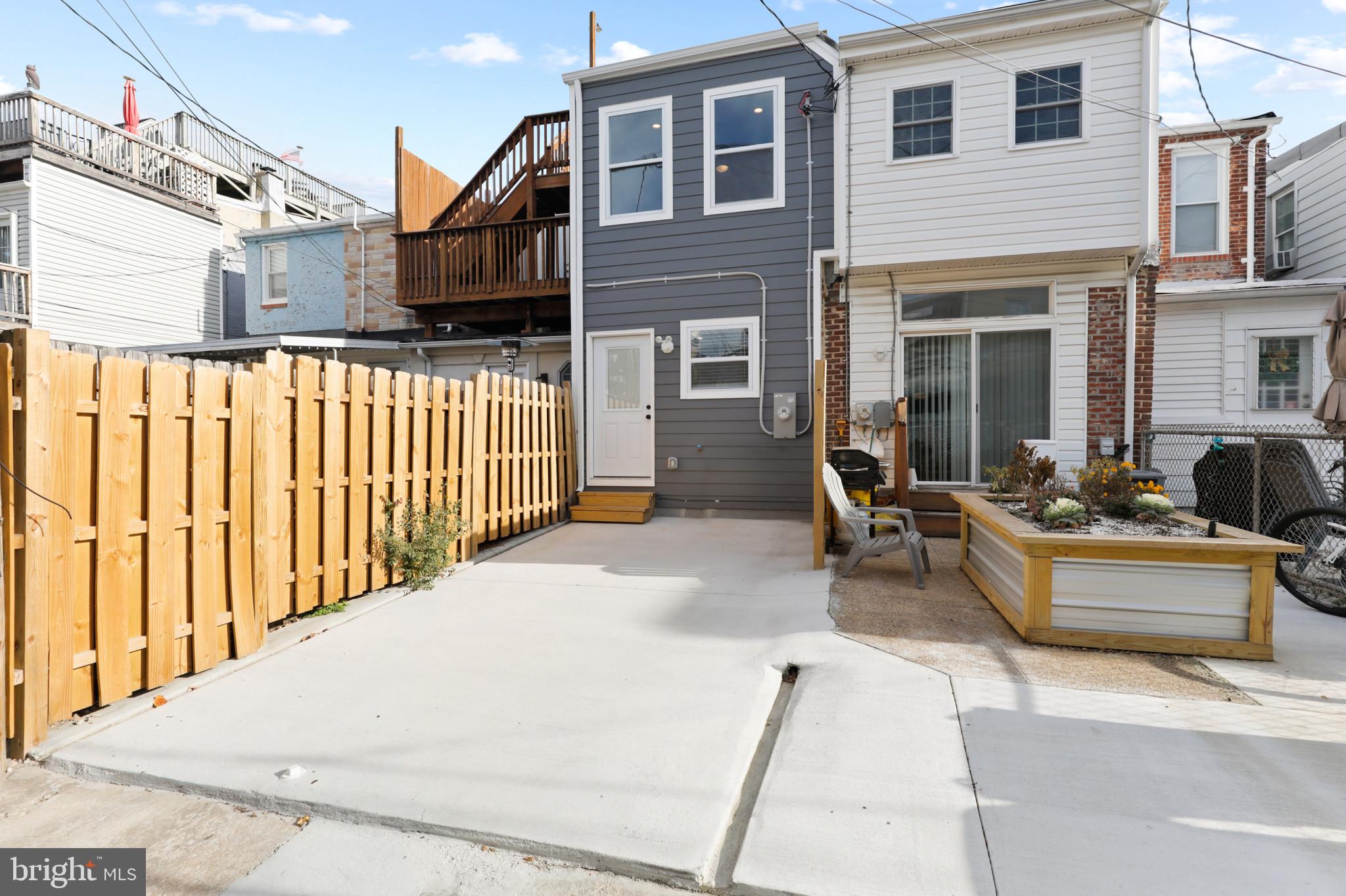 LOCUST POINT - Residential