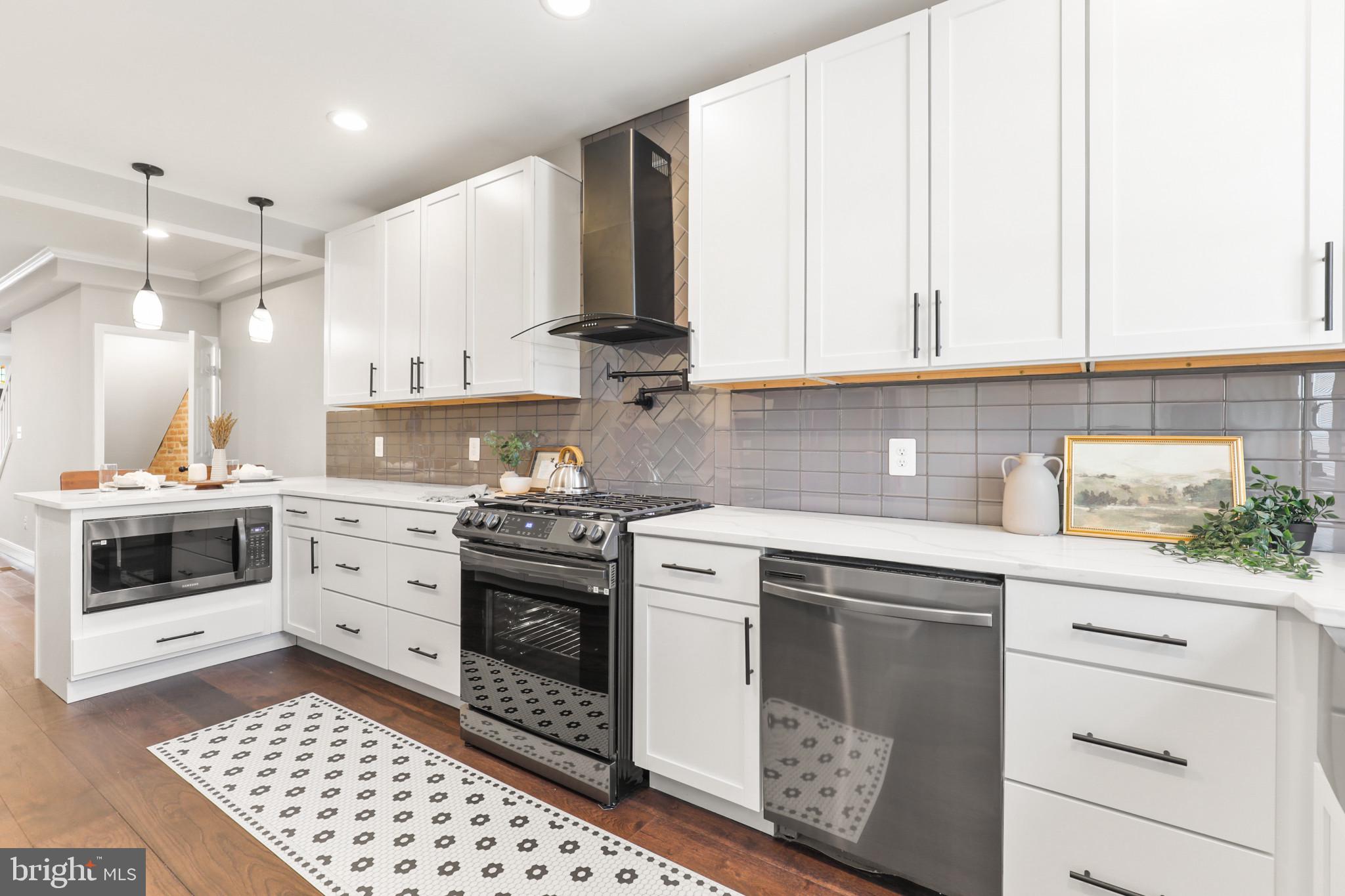 LOCUST POINT - Residential