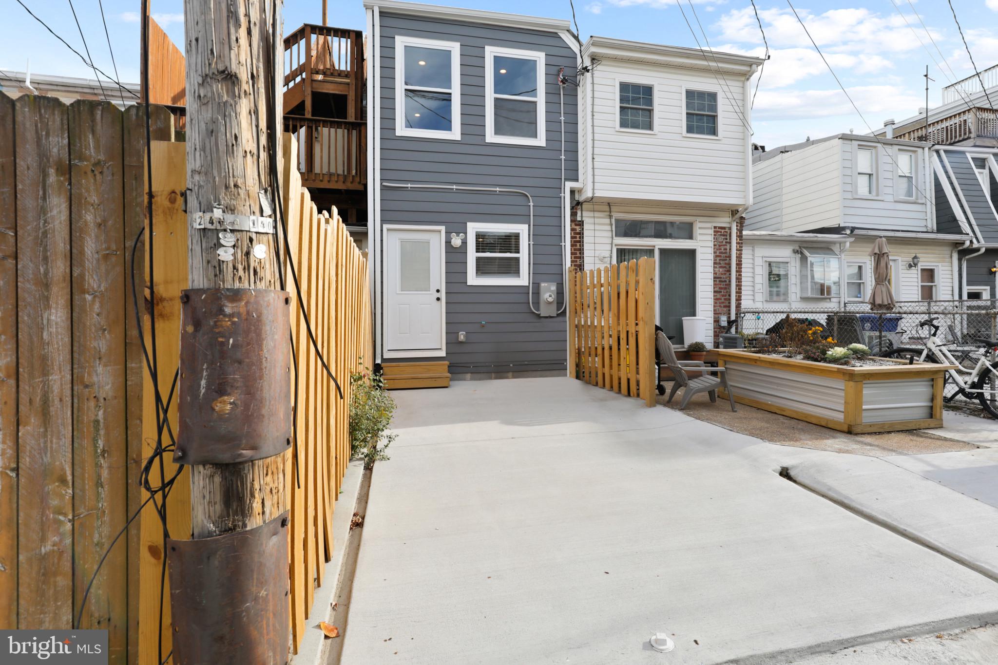 LOCUST POINT - Residential