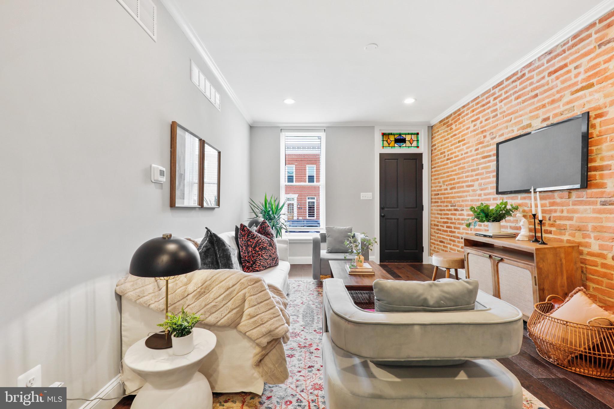 LOCUST POINT - Residential