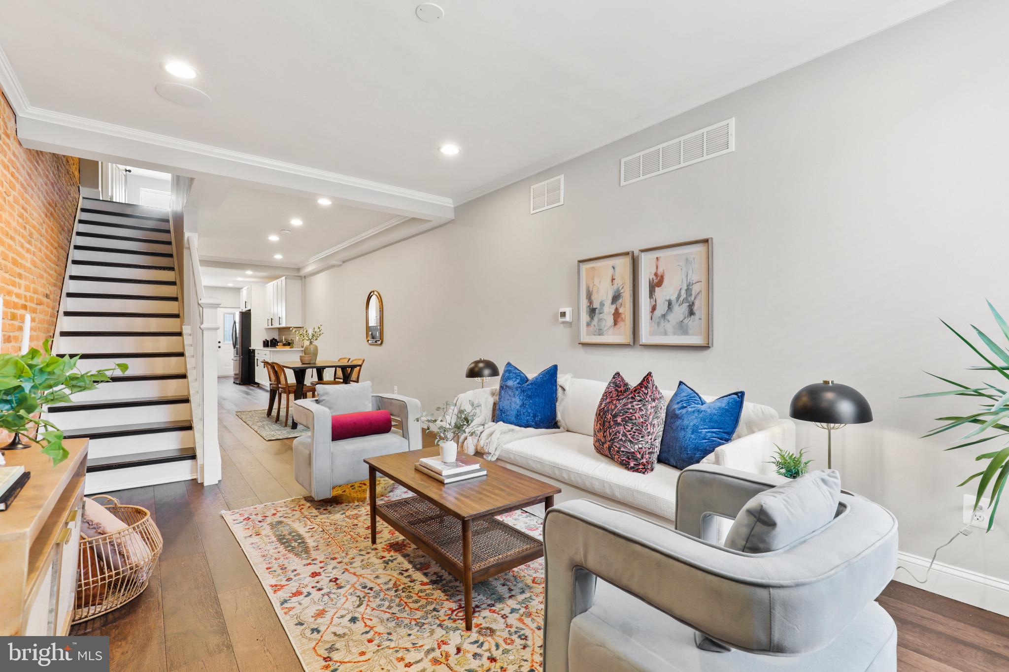 LOCUST POINT - Residential