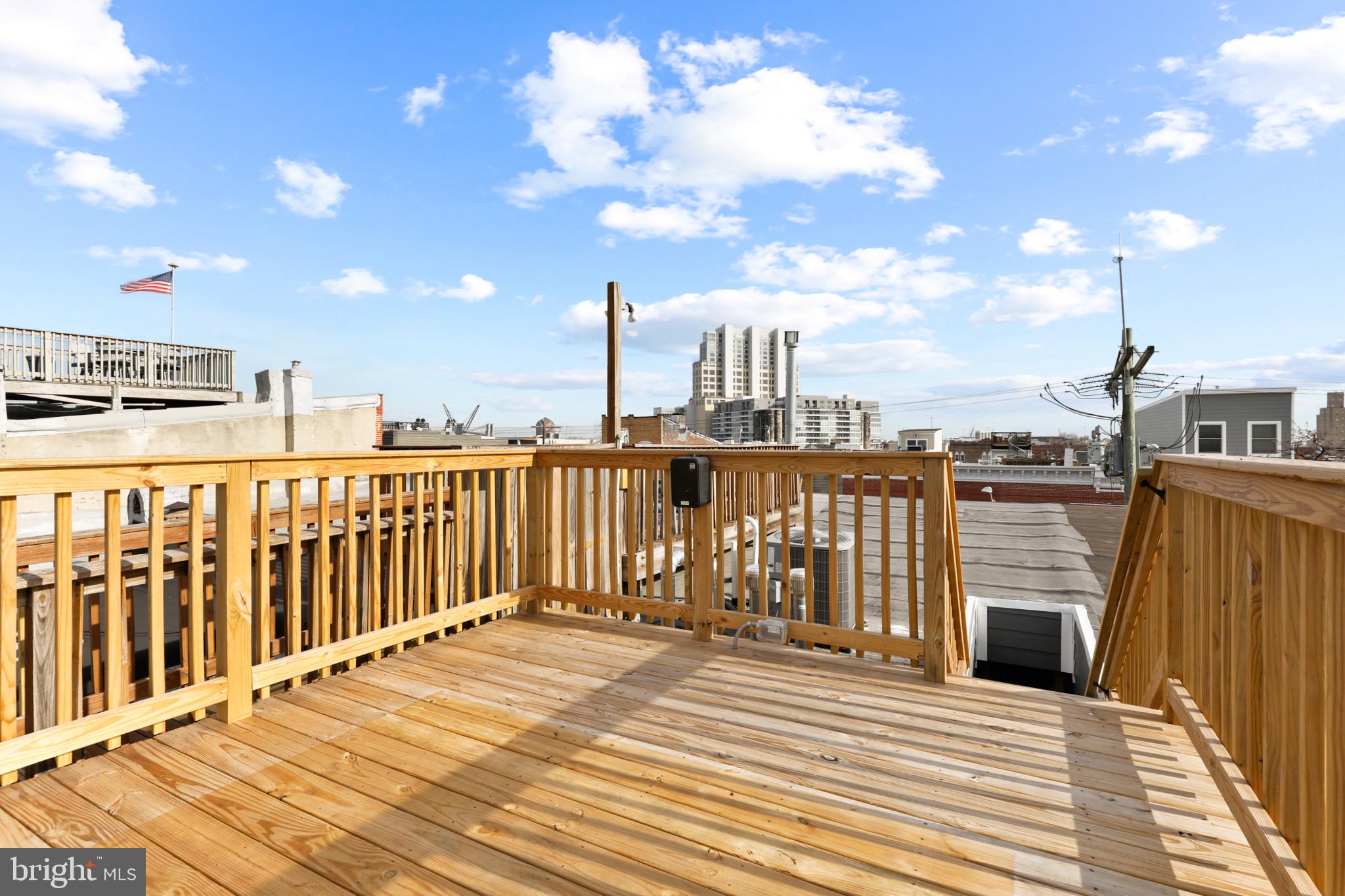 LOCUST POINT - Residential