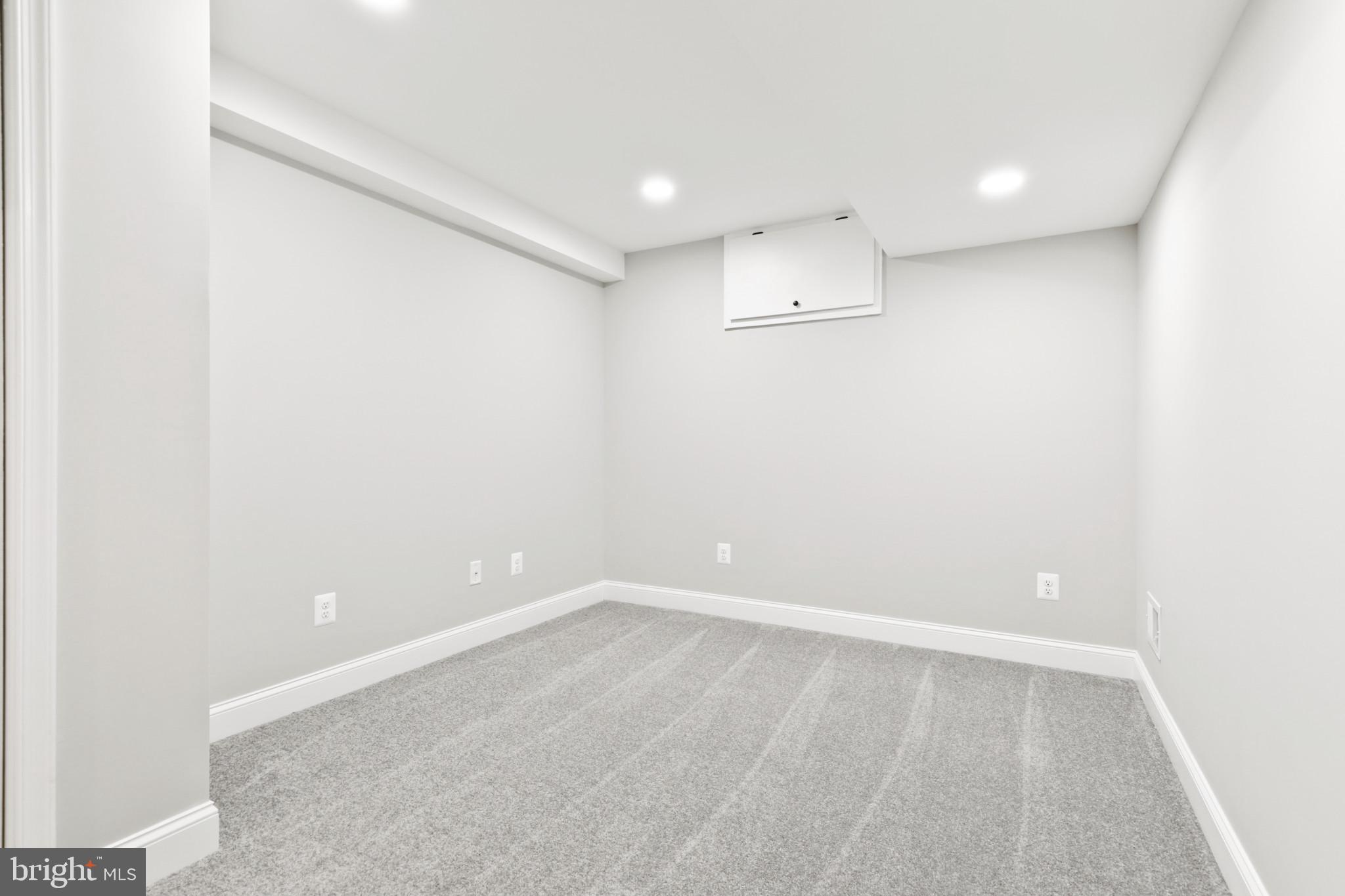 LOCUST POINT - Residential