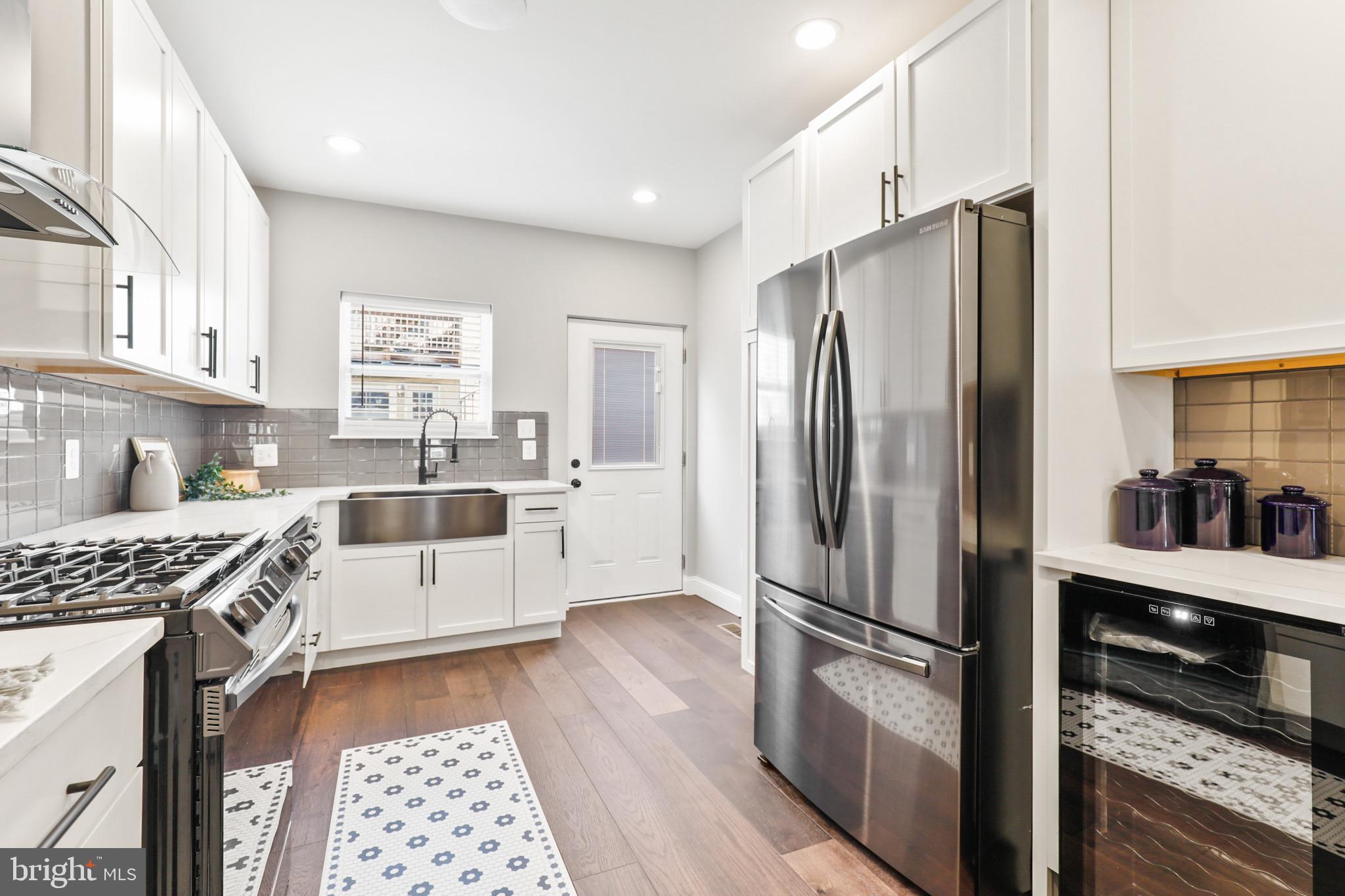 LOCUST POINT - Residential