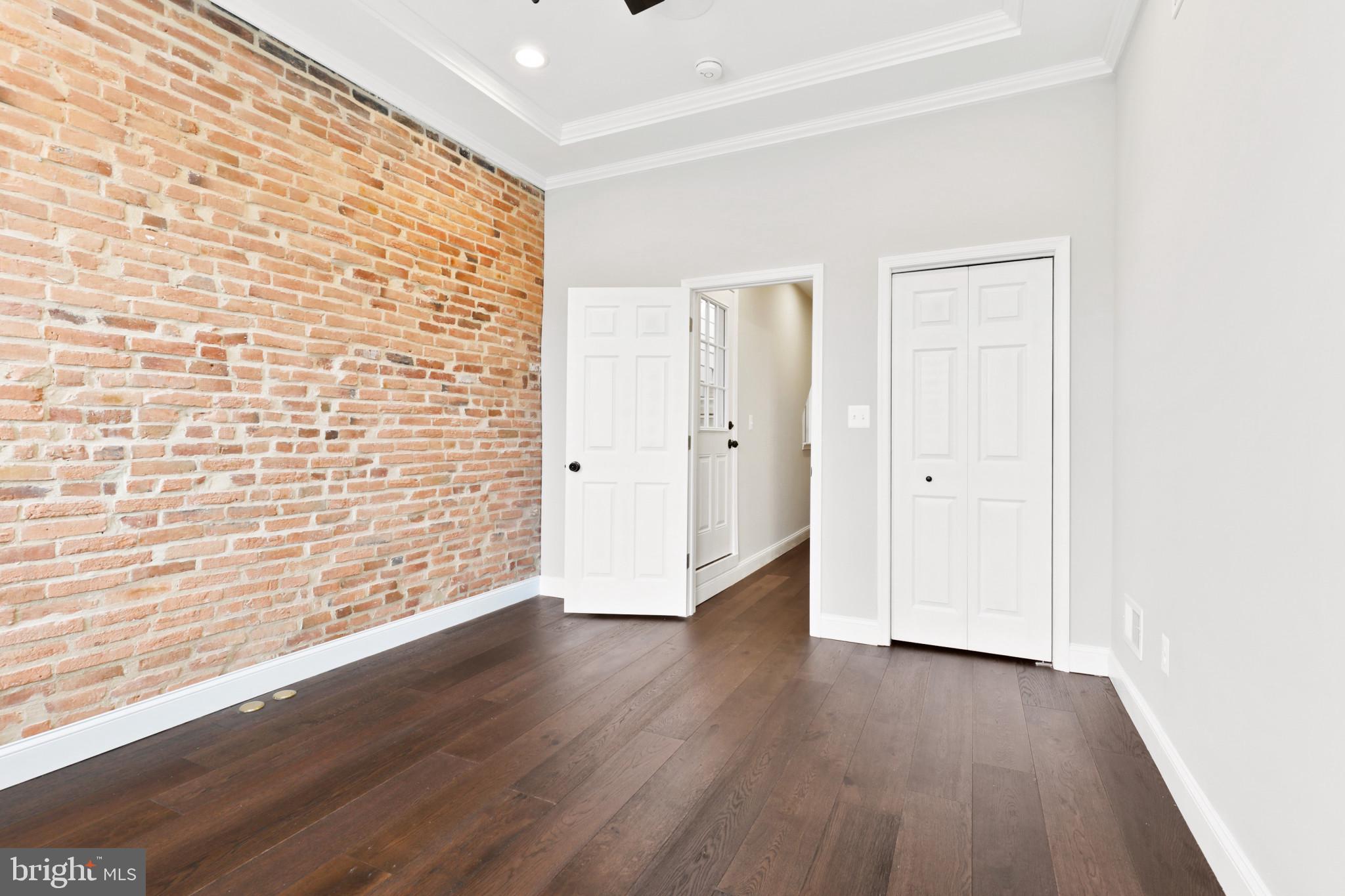 LOCUST POINT - Residential