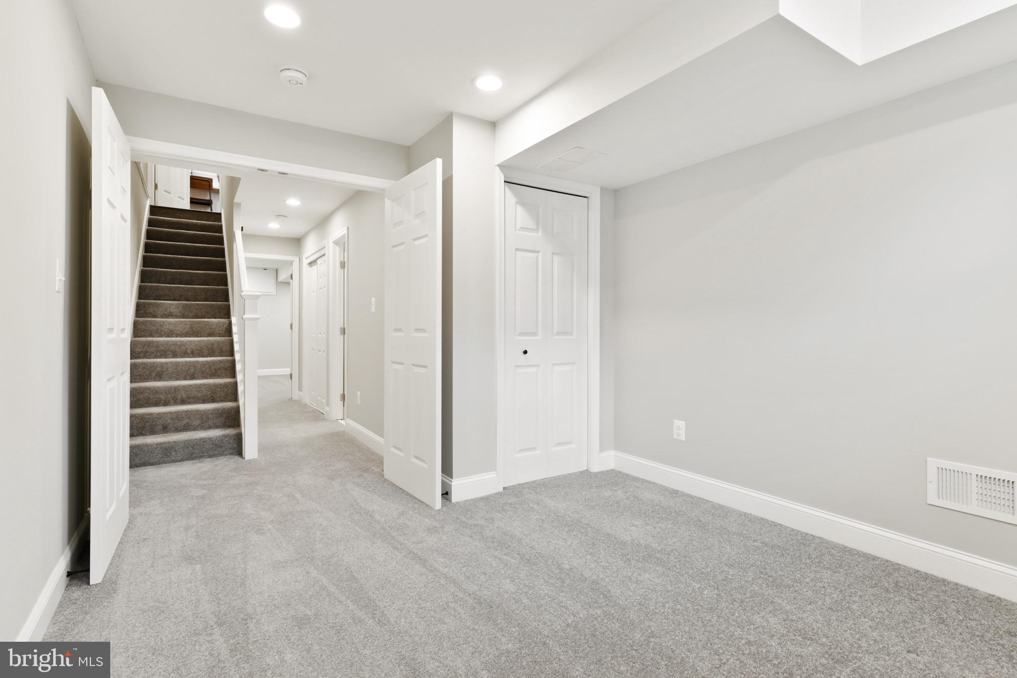 LOCUST POINT - Residential