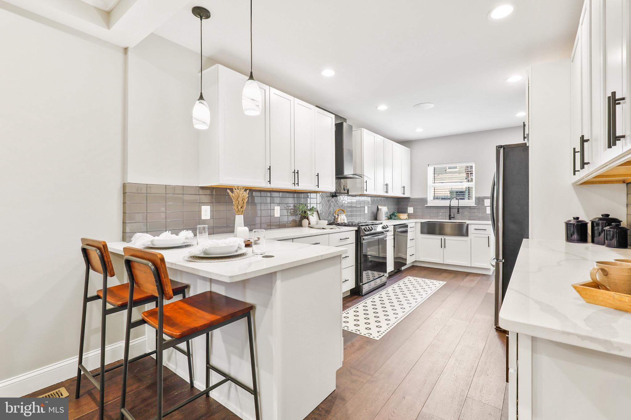 LOCUST POINT - Residential