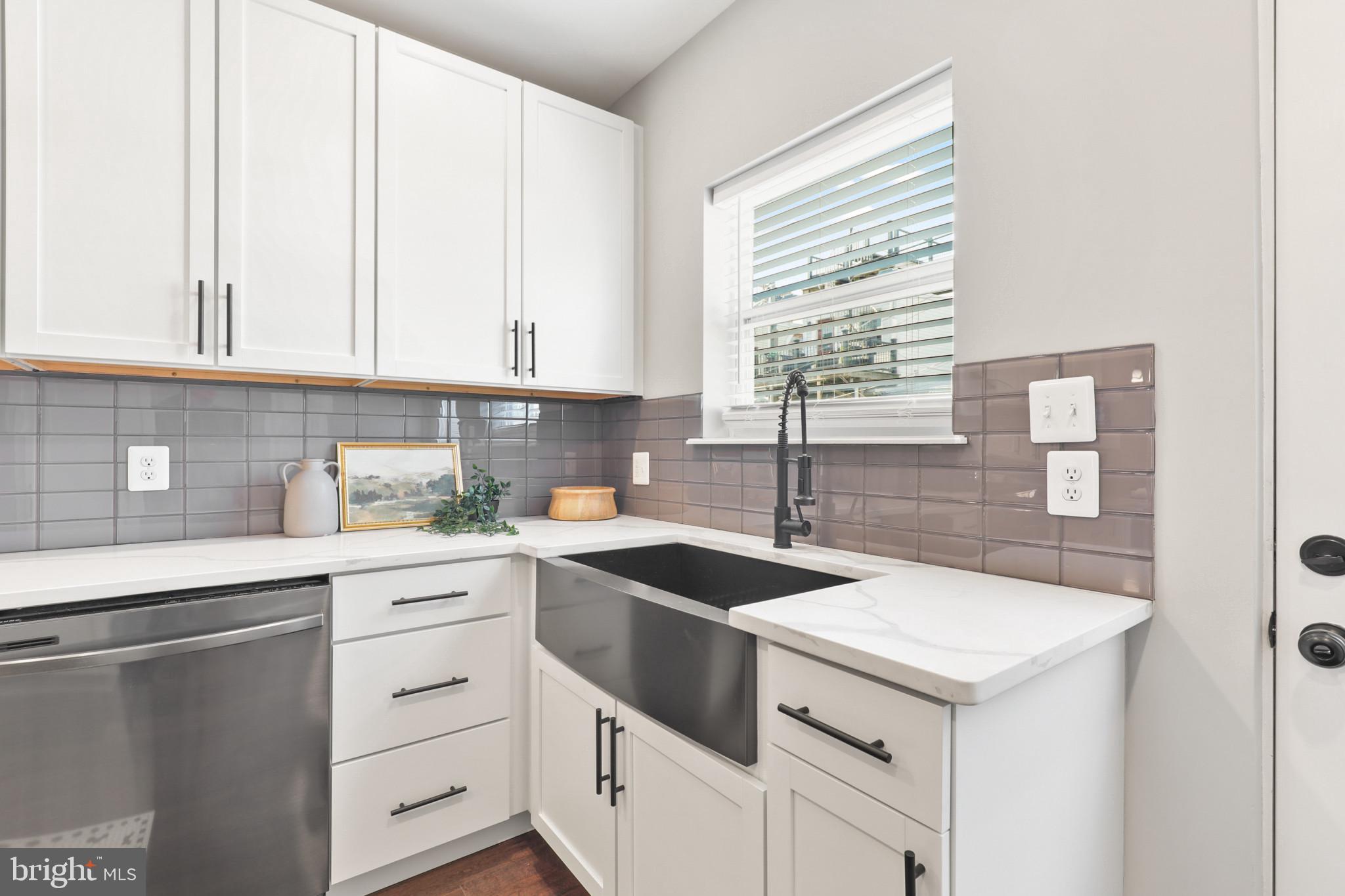 LOCUST POINT - Residential