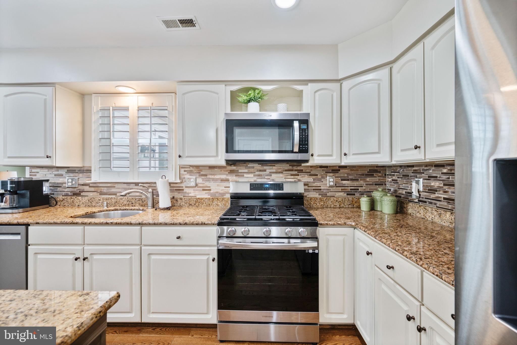 1008 SUMMER SWEET LANE