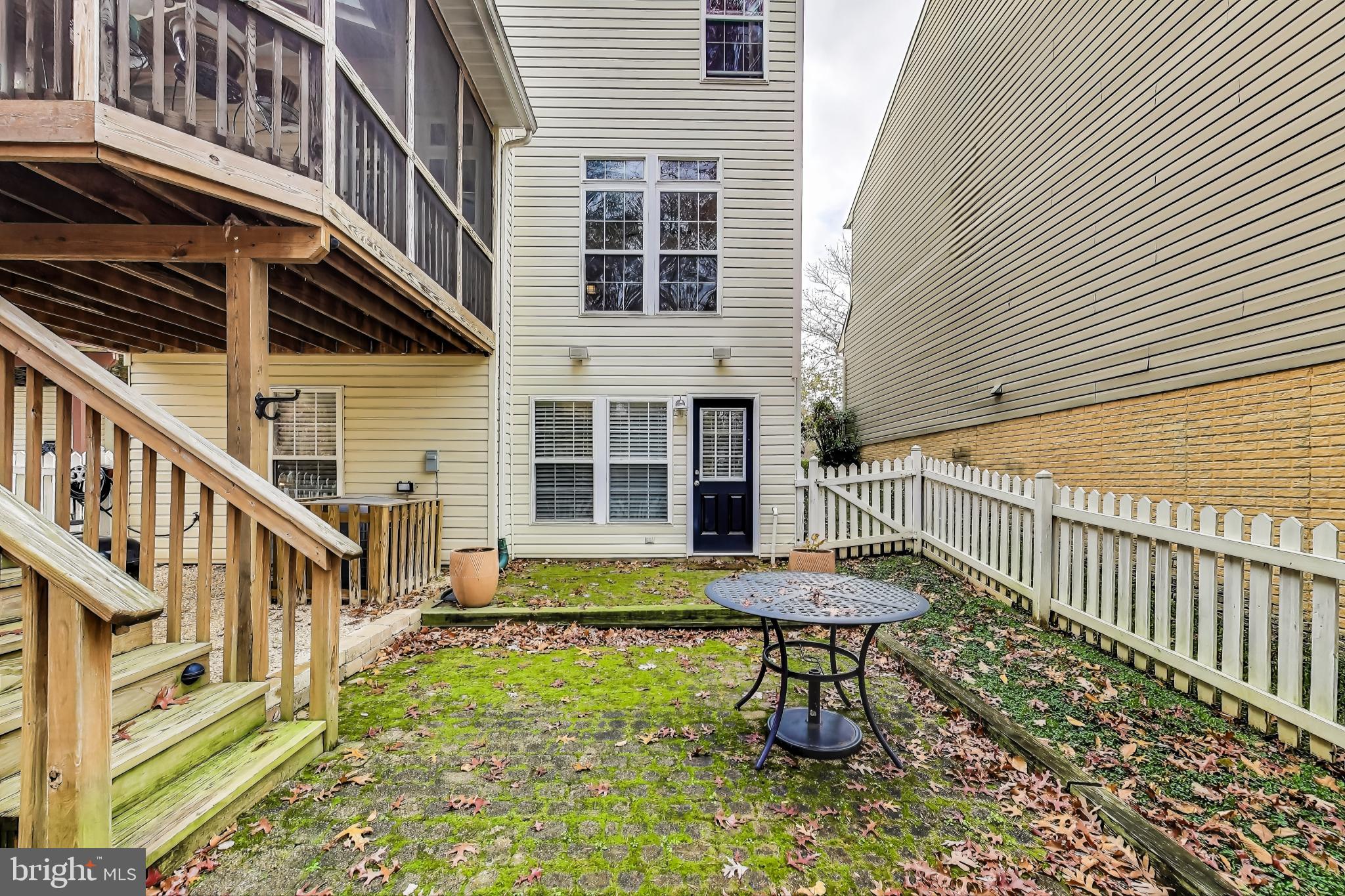 RUSSETT - Residential