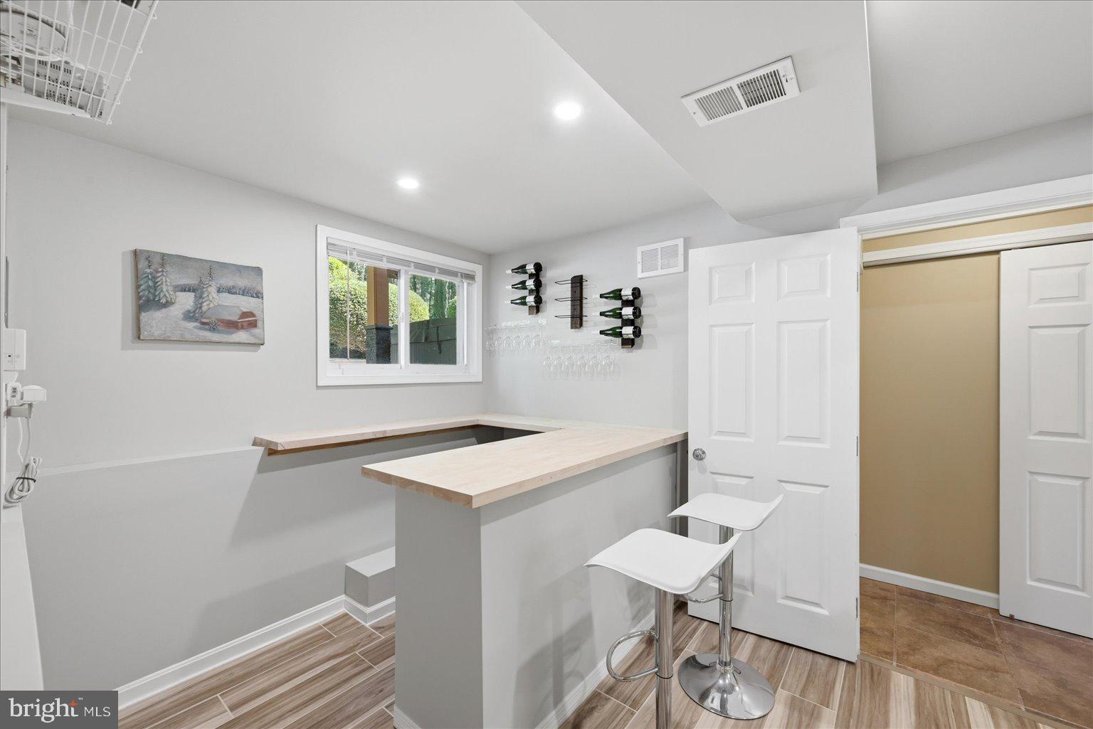 RESTON - Residential