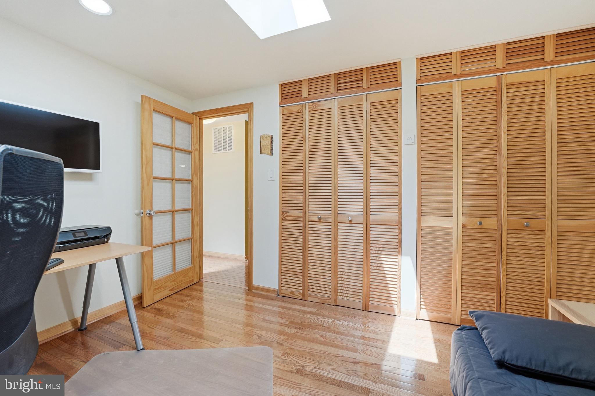 RESTON - Residential