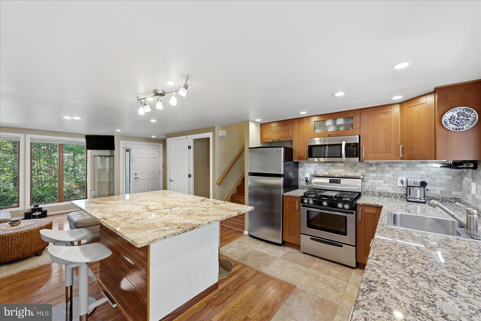 RESTON - Residential
