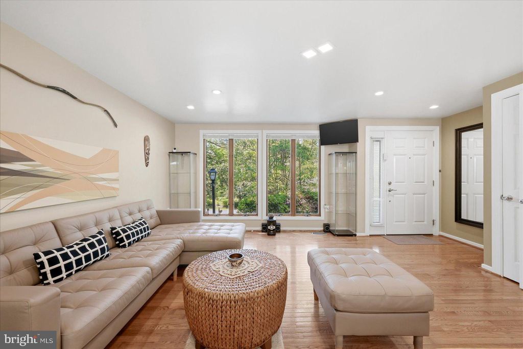 Photo of 10929 Howland Drive, RESTON, VA 20191 (MLS # VAFX2305284)