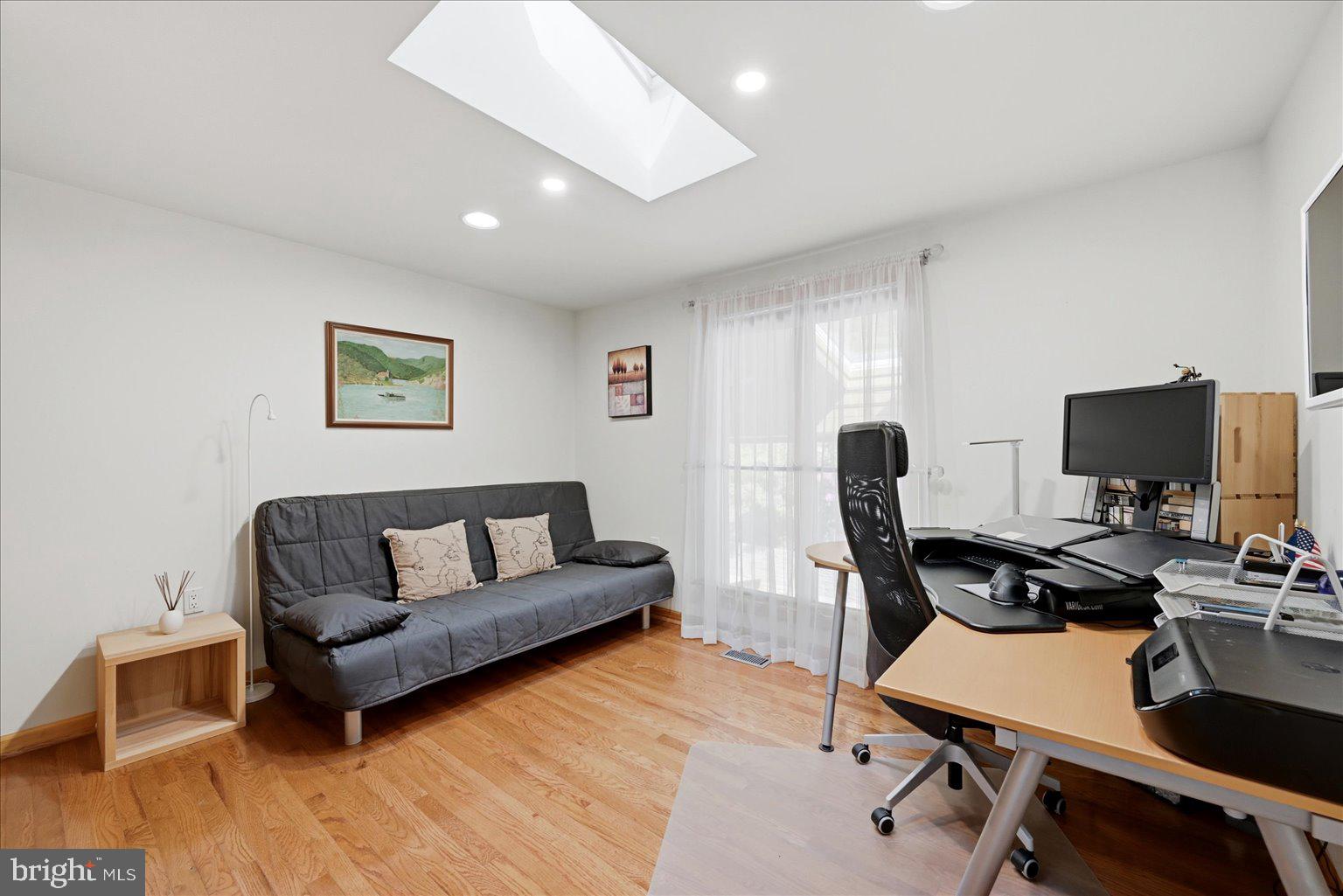 RESTON - Residential