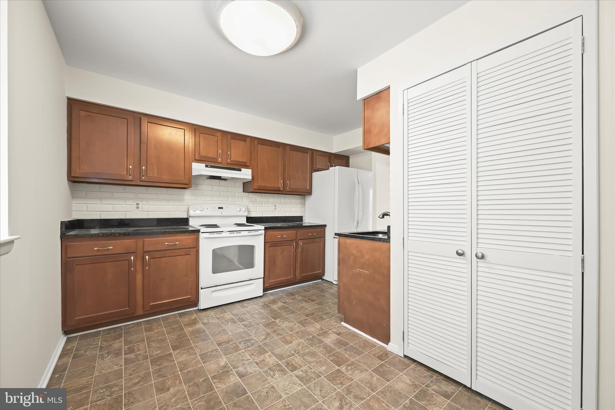 VILLAGE OF OWEN BROWN - Residential