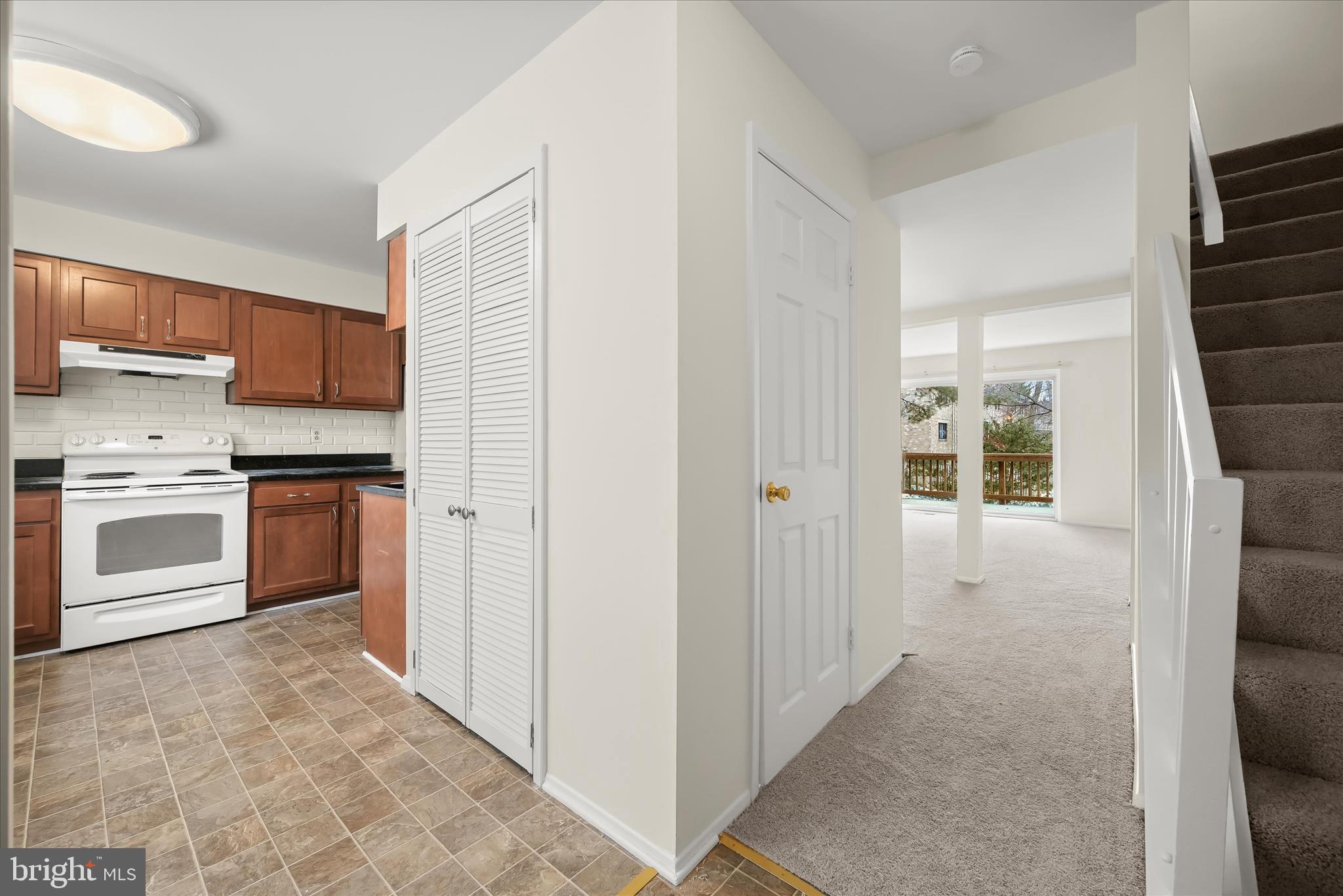 7020 KNIGHTHOOD LANE SW