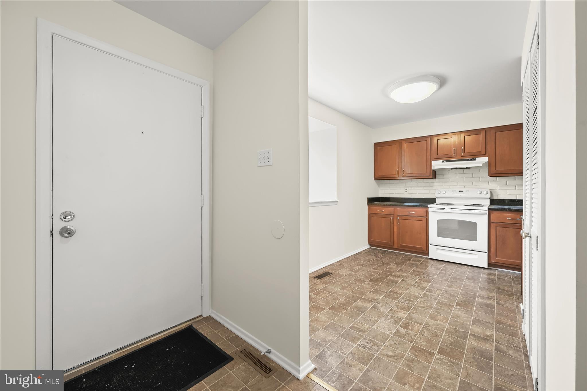 7020 KNIGHTHOOD LANE SW