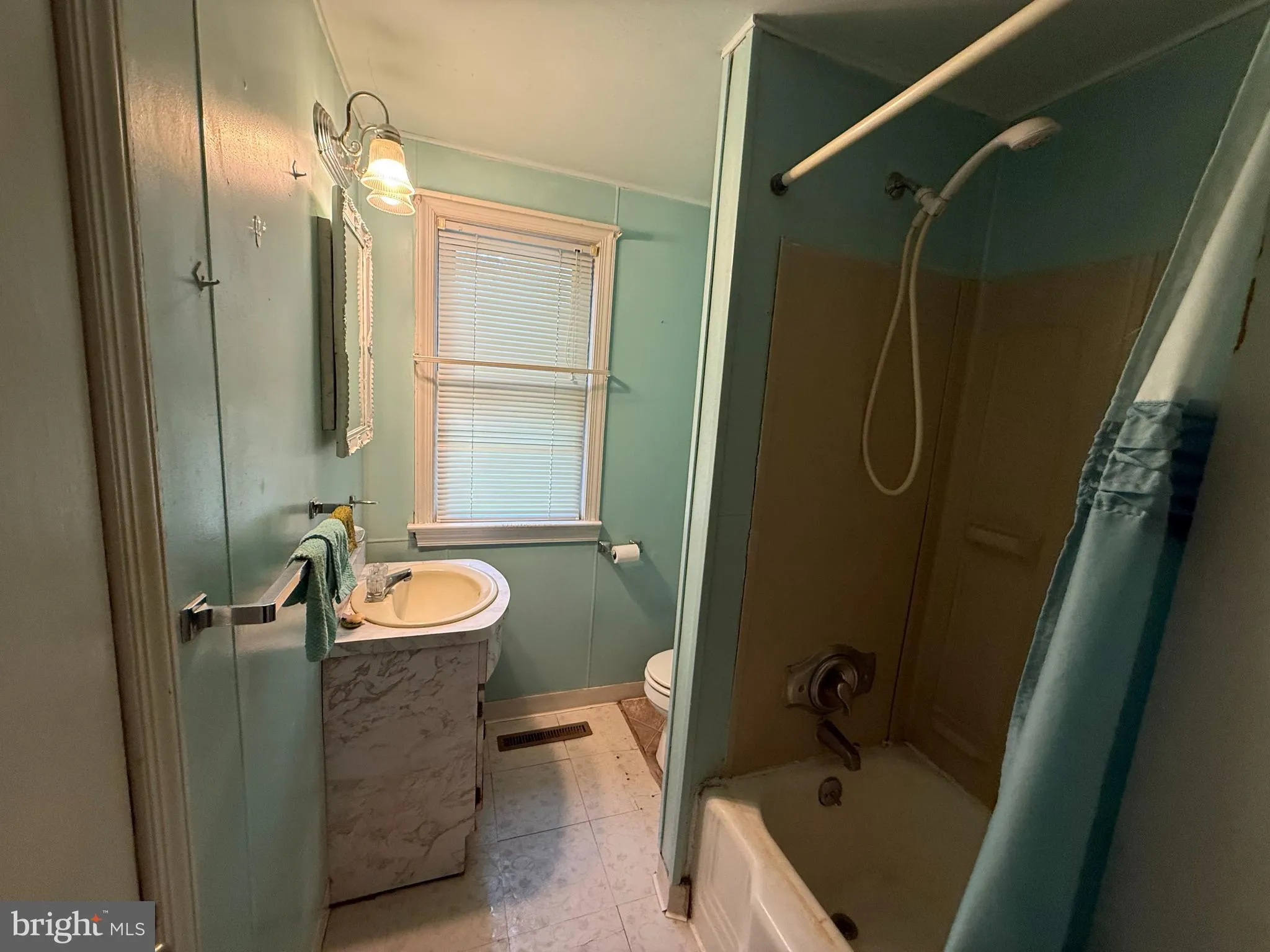 Clementon, New Jersey 08021, United States, 2 Bedrooms Bedrooms, ,1 BathroomBathrooms,Residential,Pending,130326