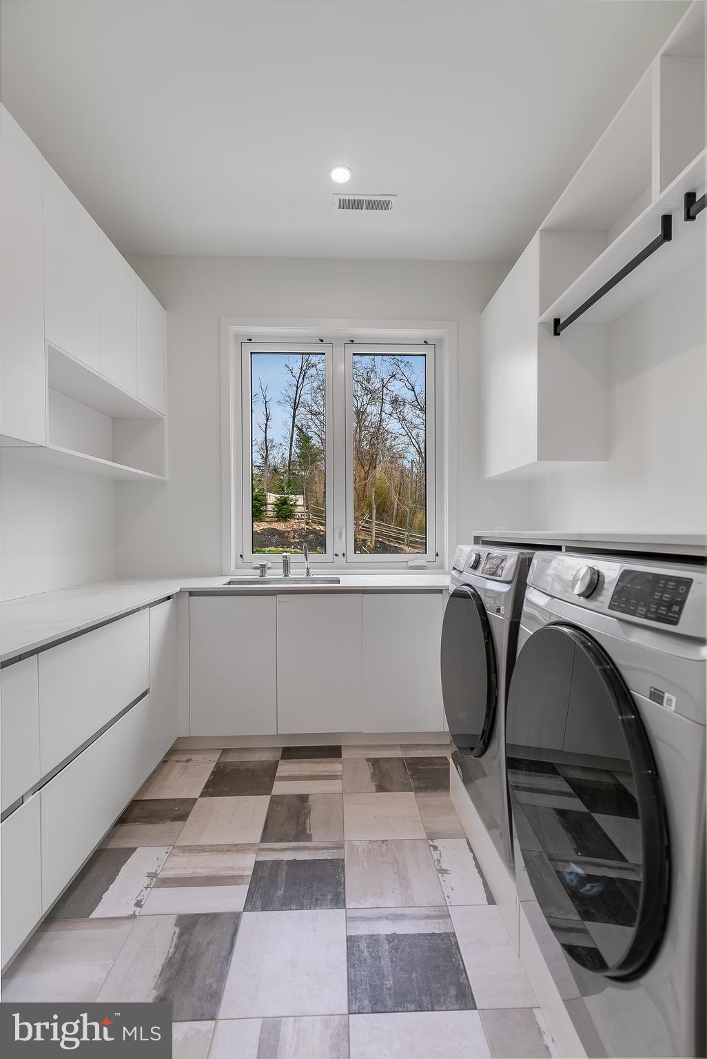 WOODSIDE ESTATES - Residential