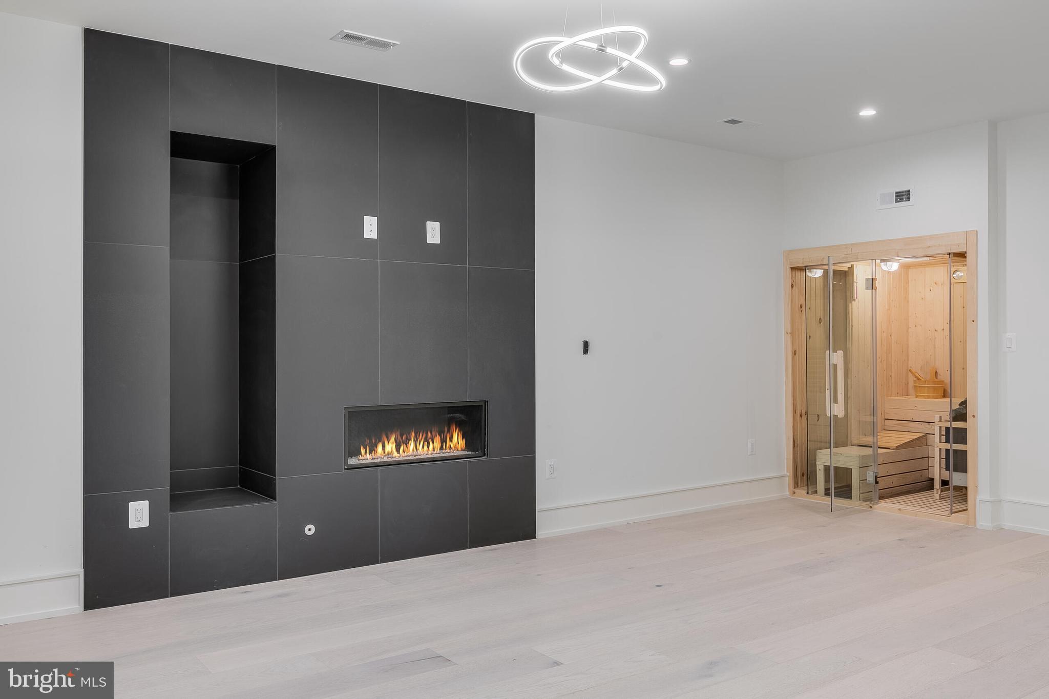 WOODSIDE ESTATES - Residential