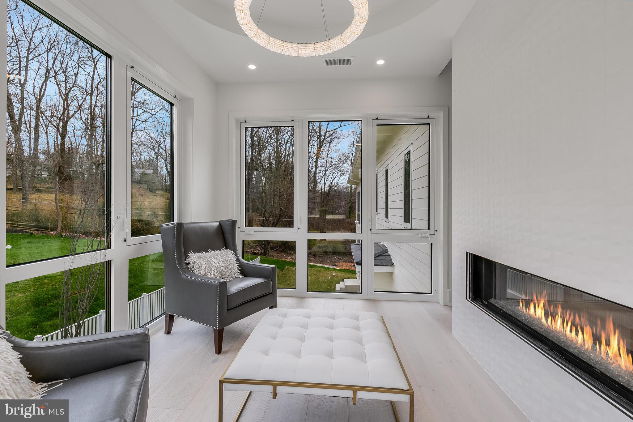 WOODSIDE ESTATES - Residential