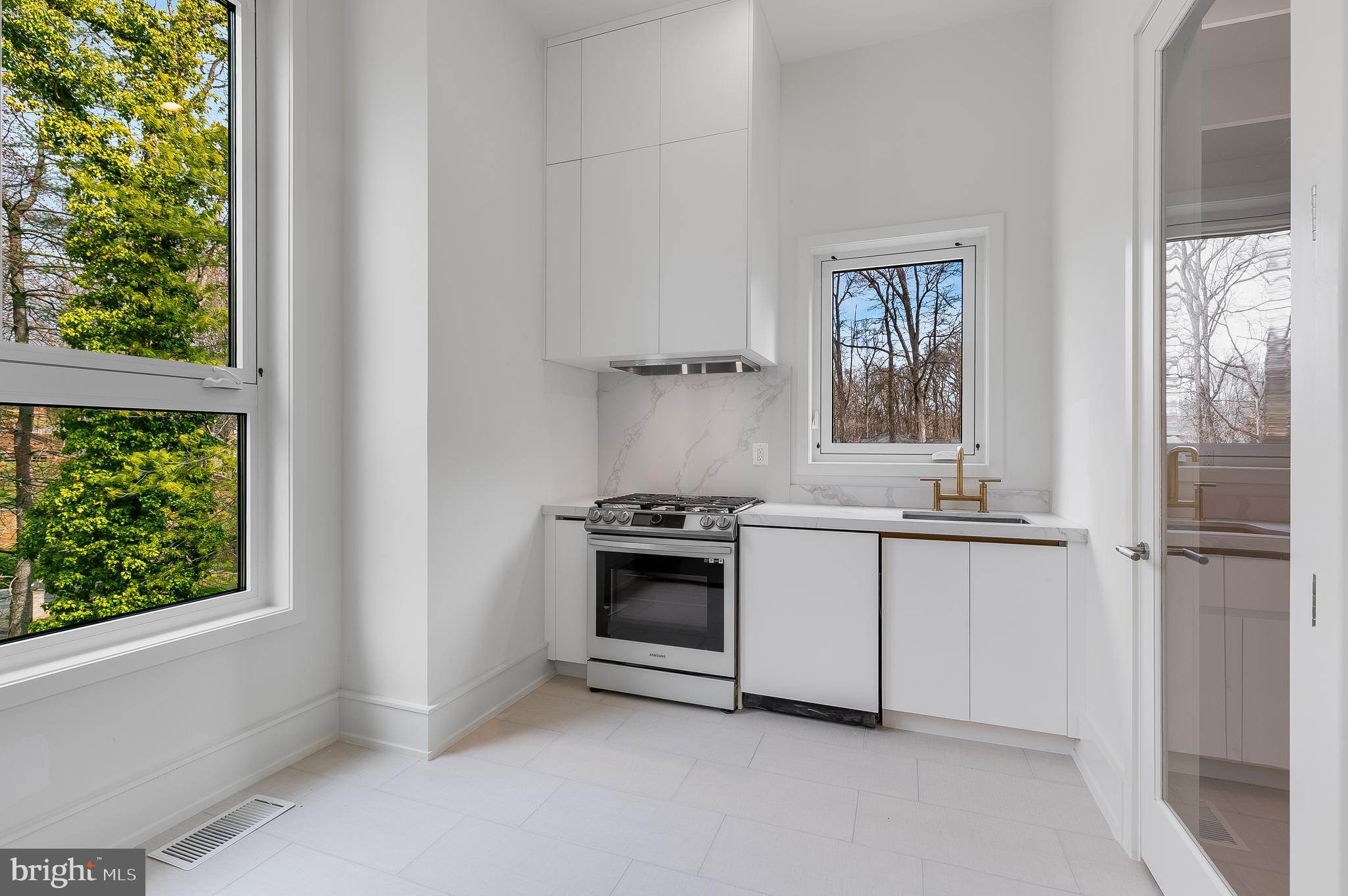 WOODSIDE ESTATES - Residential