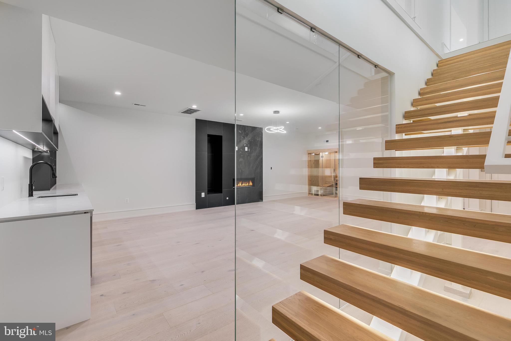 WOODSIDE ESTATES - Residential