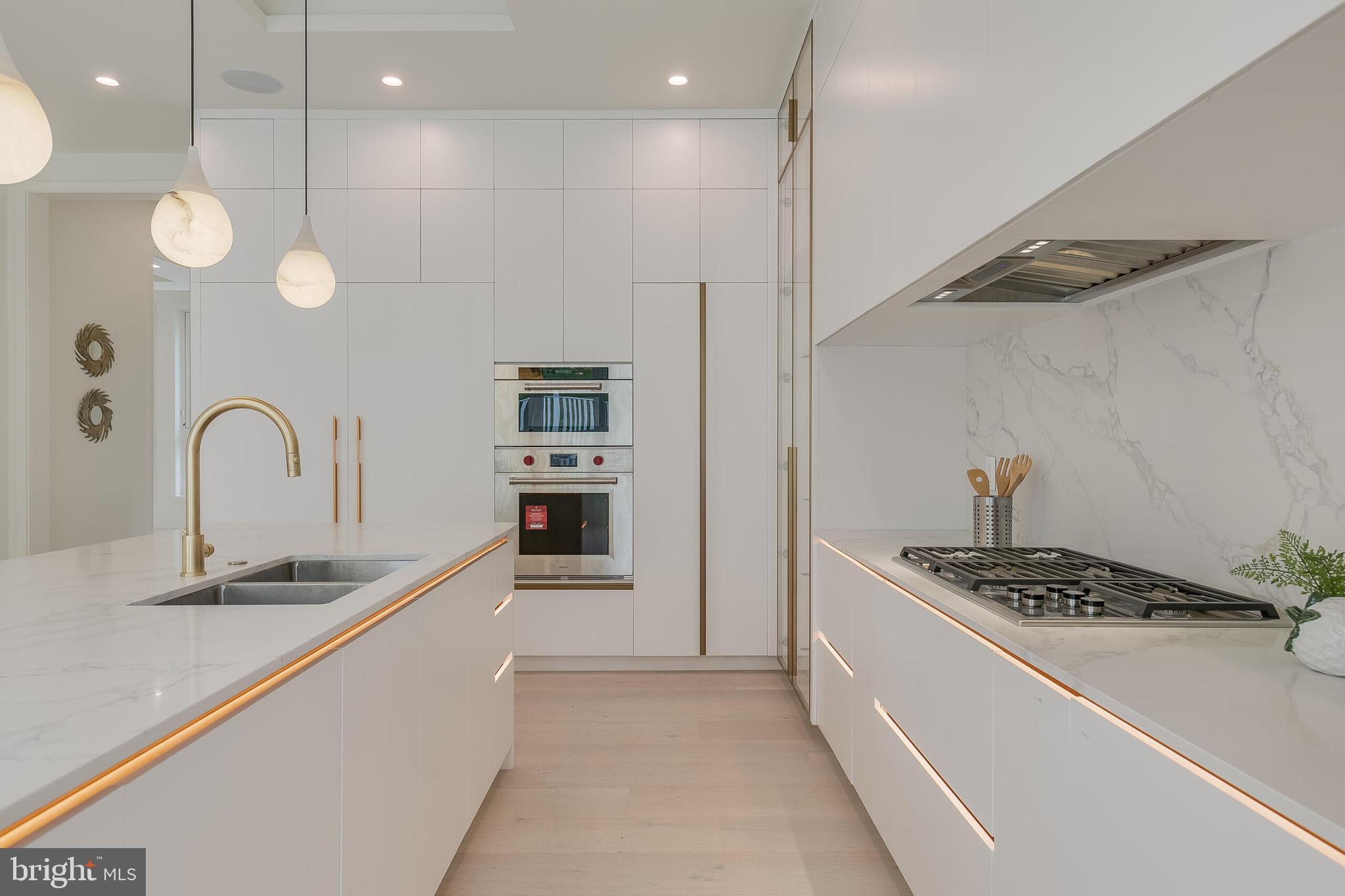 WOODSIDE ESTATES - Residential