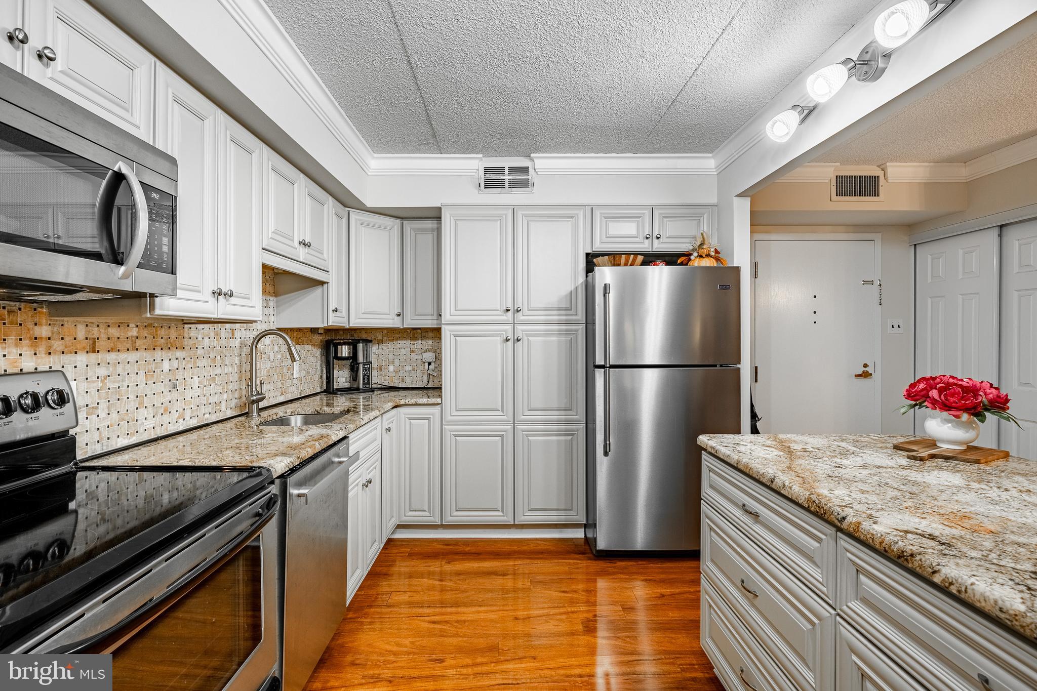 VALLEY FORGE TOWER - Residential