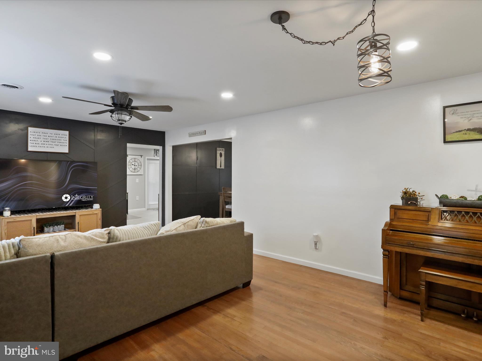 HAWTHORNE HEIGHTS - Residential