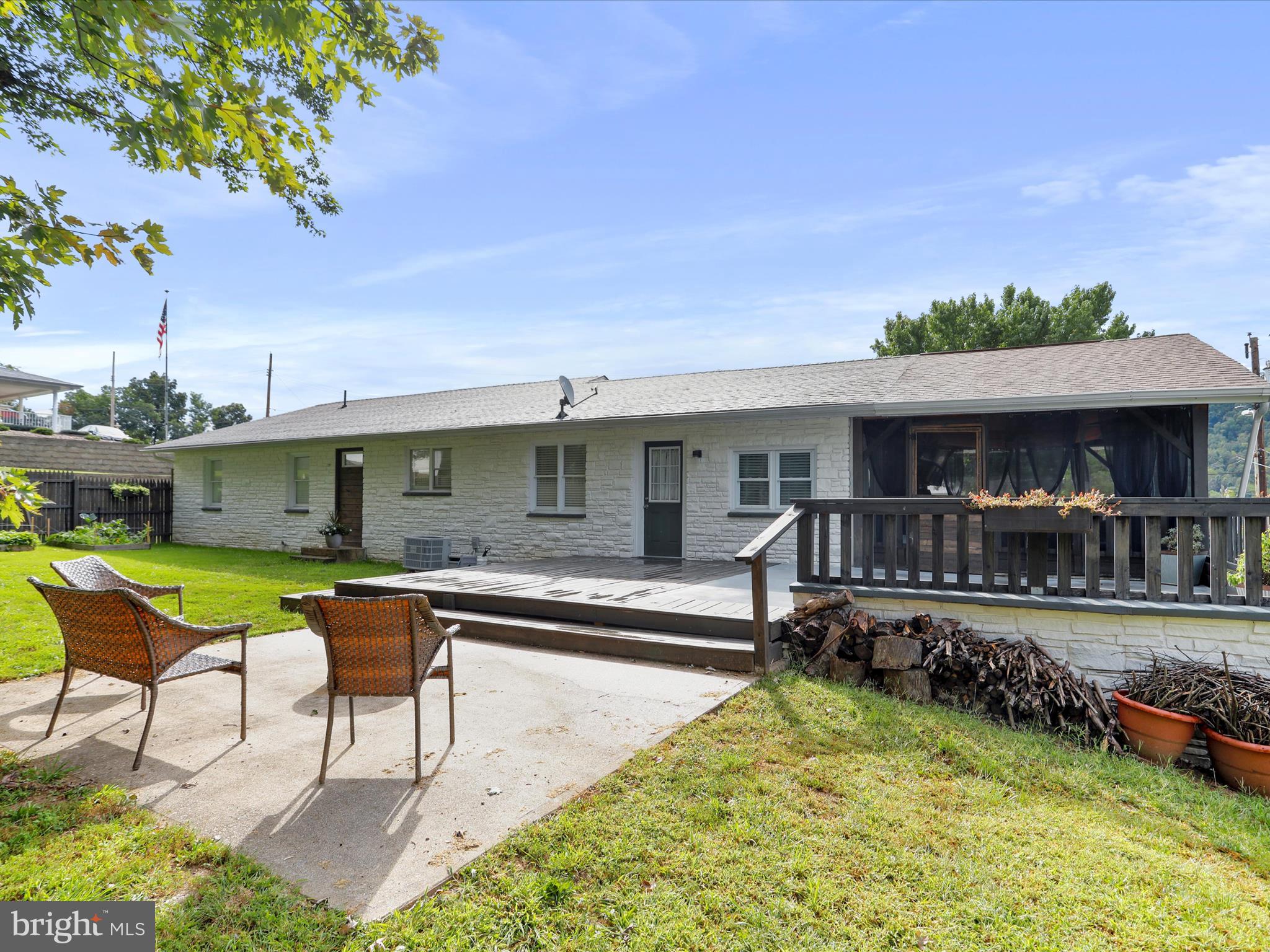 HAWTHORNE HEIGHTS - Residential