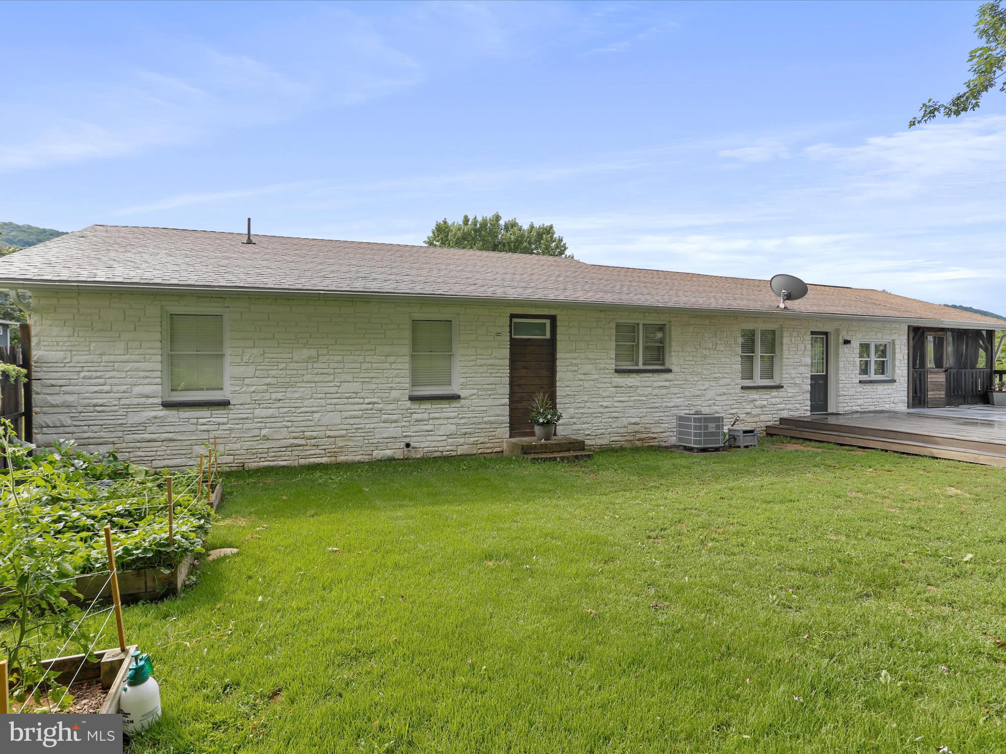 HAWTHORNE HEIGHTS - Residential