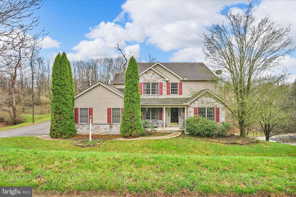 Photo of 114 Crimson Lane, ELIZABETHTOWN, PA 17022 (MLS # PALA2085094)