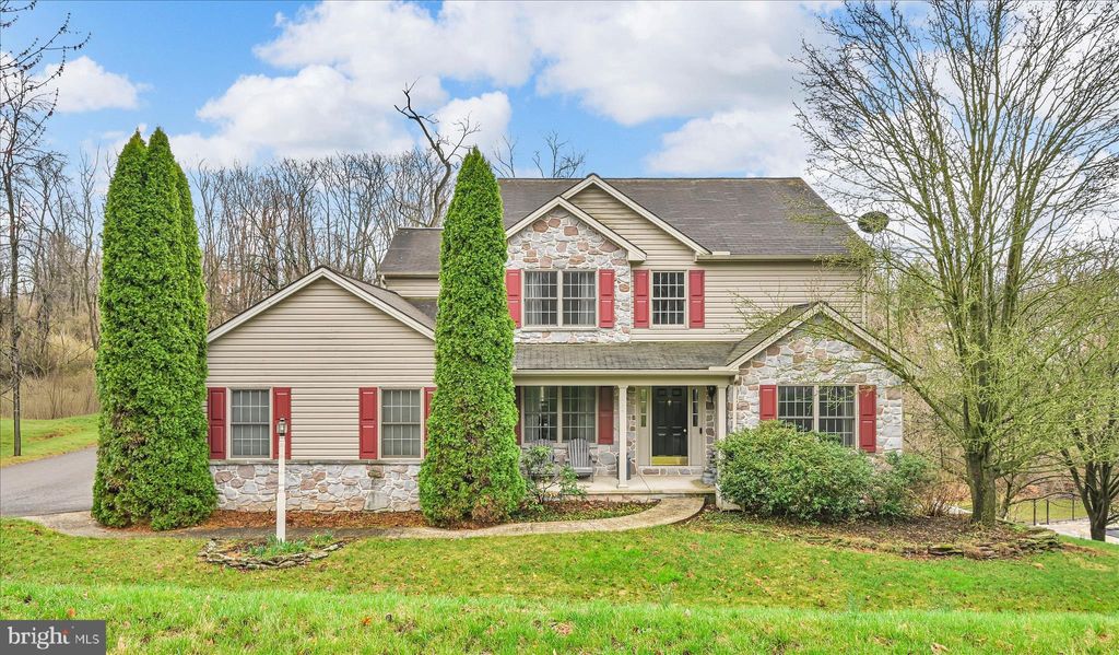 Photo of 114 Crimson Lane, ELIZABETHTOWN, PA 17022 (MLS # PALA2085094)