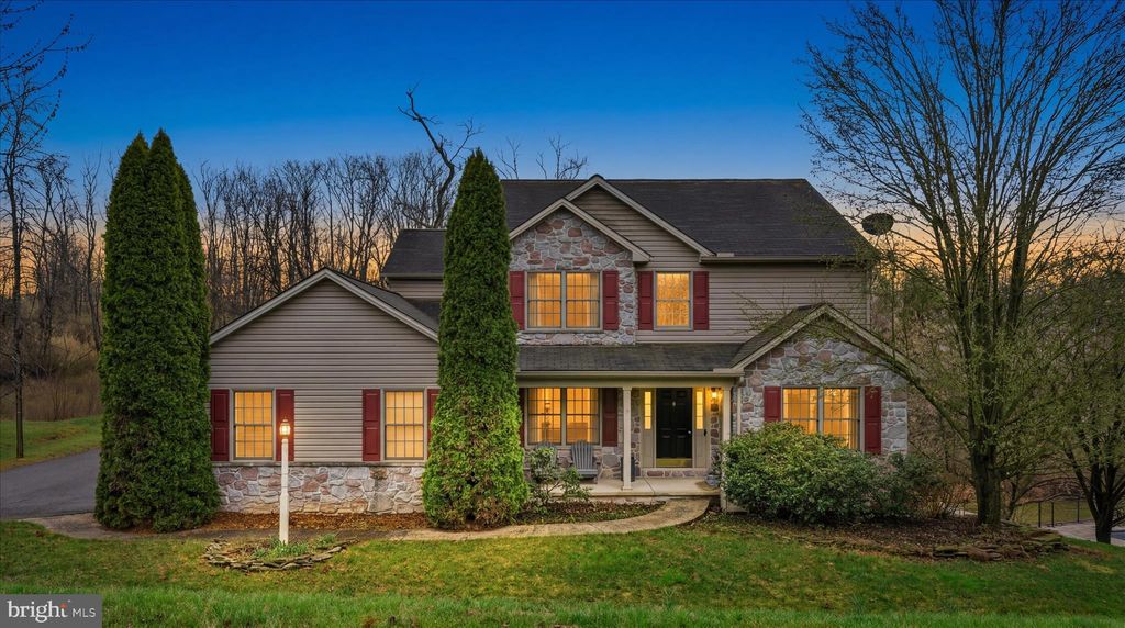 Photo of 114 Crimson Lane, ELIZABETHTOWN, PA 17022 (MLS # PALA2085094)