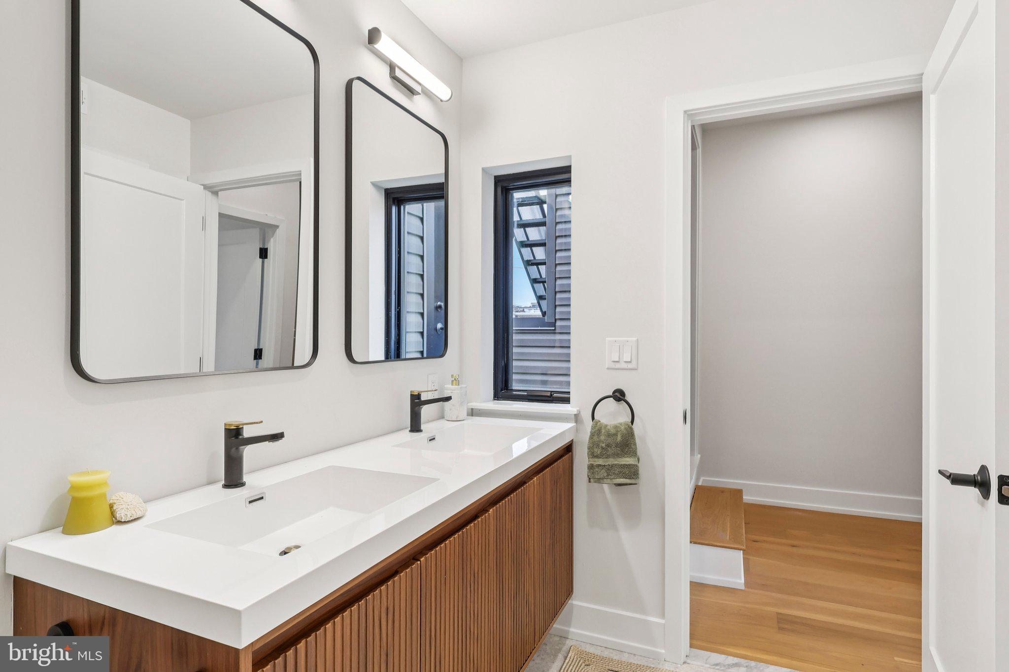 EAST FALLS - Residential