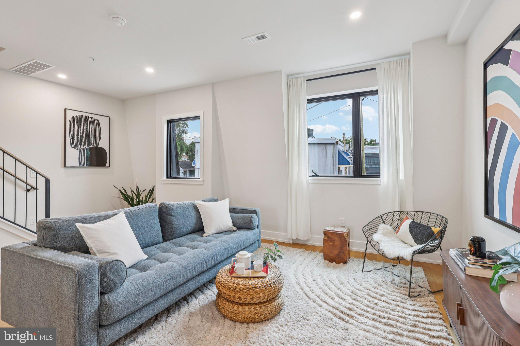 EAST FALLS - Residential