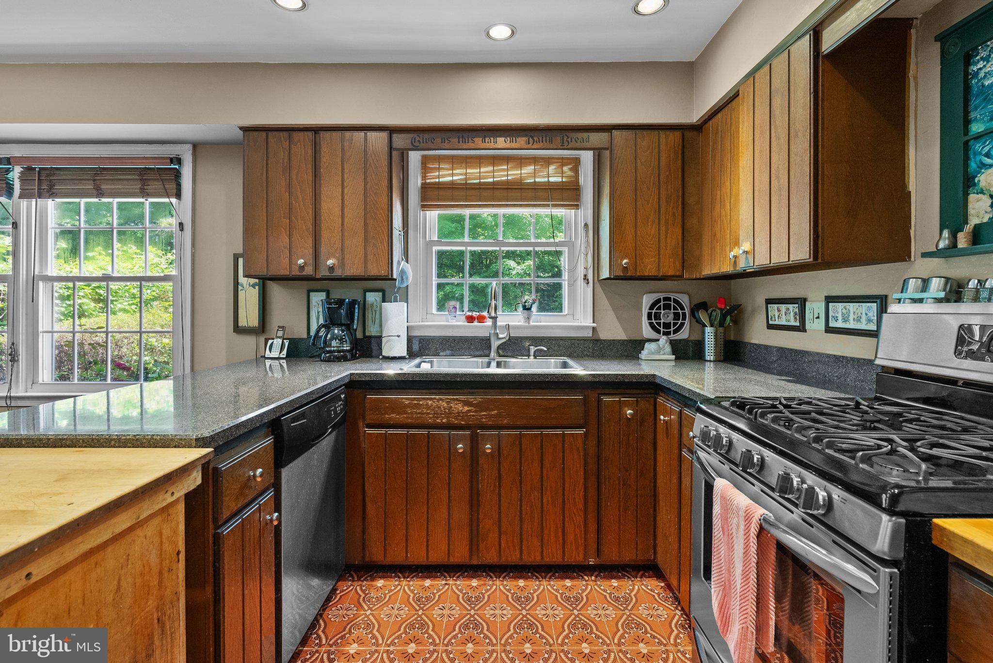 EDGEWOOD PARK - Residential