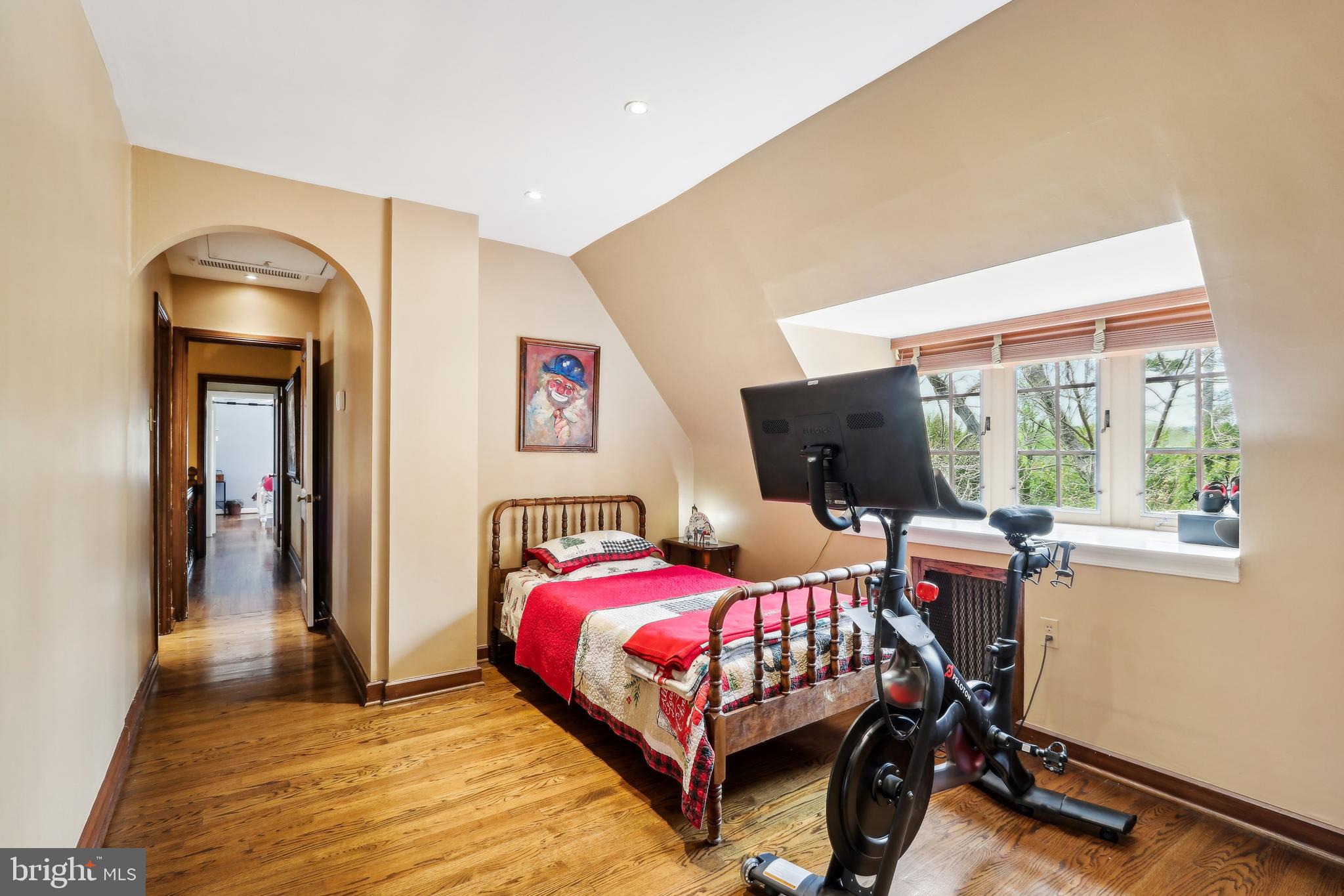 MEADOWBROOK - Residential